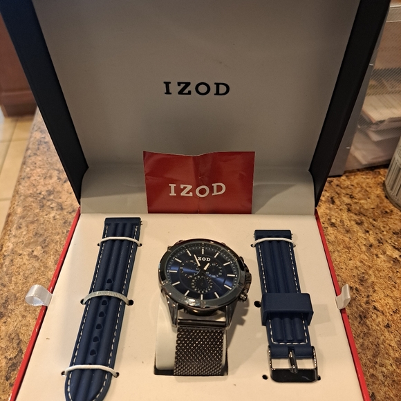 IZOD AUTHENTIC WRIST WATCH - Picture 7 of 8